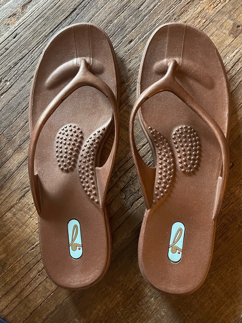 Oka B Chloe Beach Sandal Flip-flops in bronze. Size large (9/10).